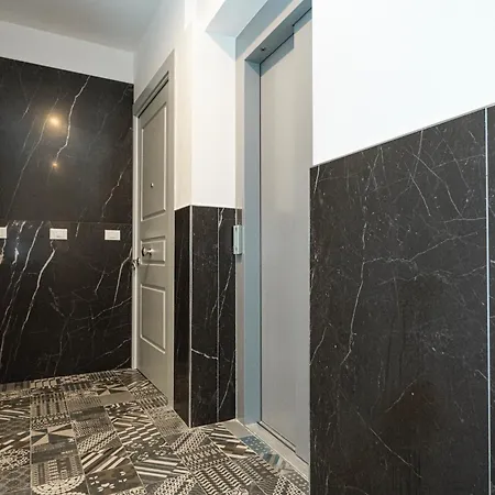 Hurban Venezian Aparthotel
