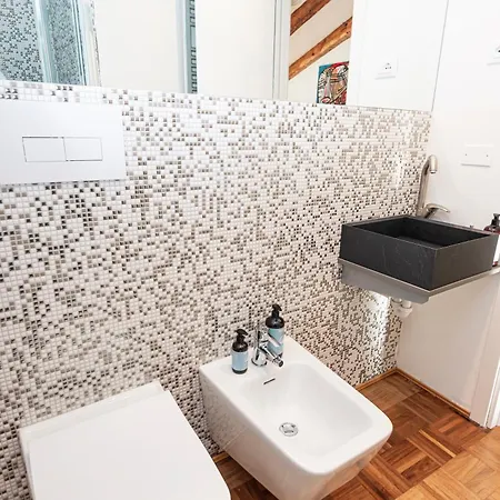 Hurban Venezian Aparthotel *